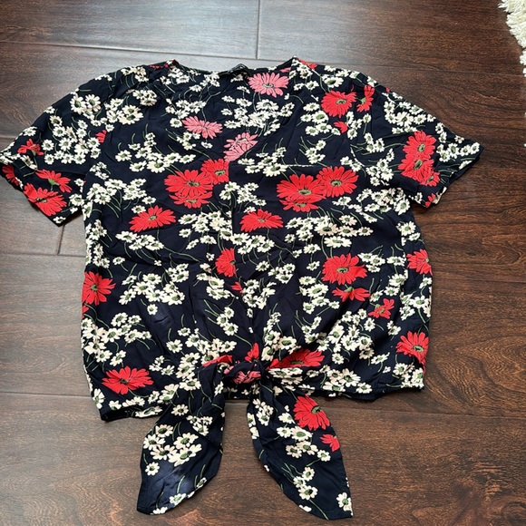 Madewell Hillside Front Tie Daisies Top - Picture 6 of 8